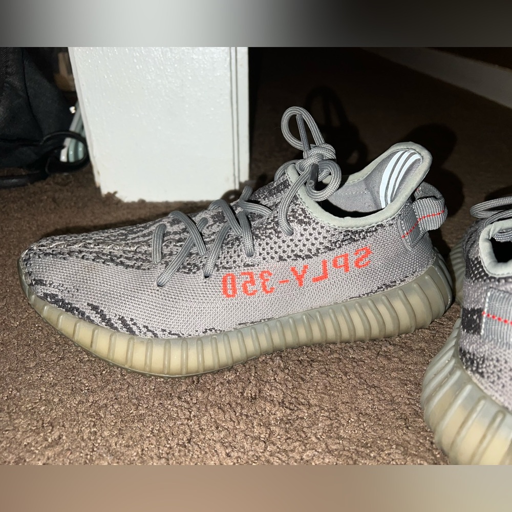 adidas Yeezy Boost 350 V2
Beluga 2.0
